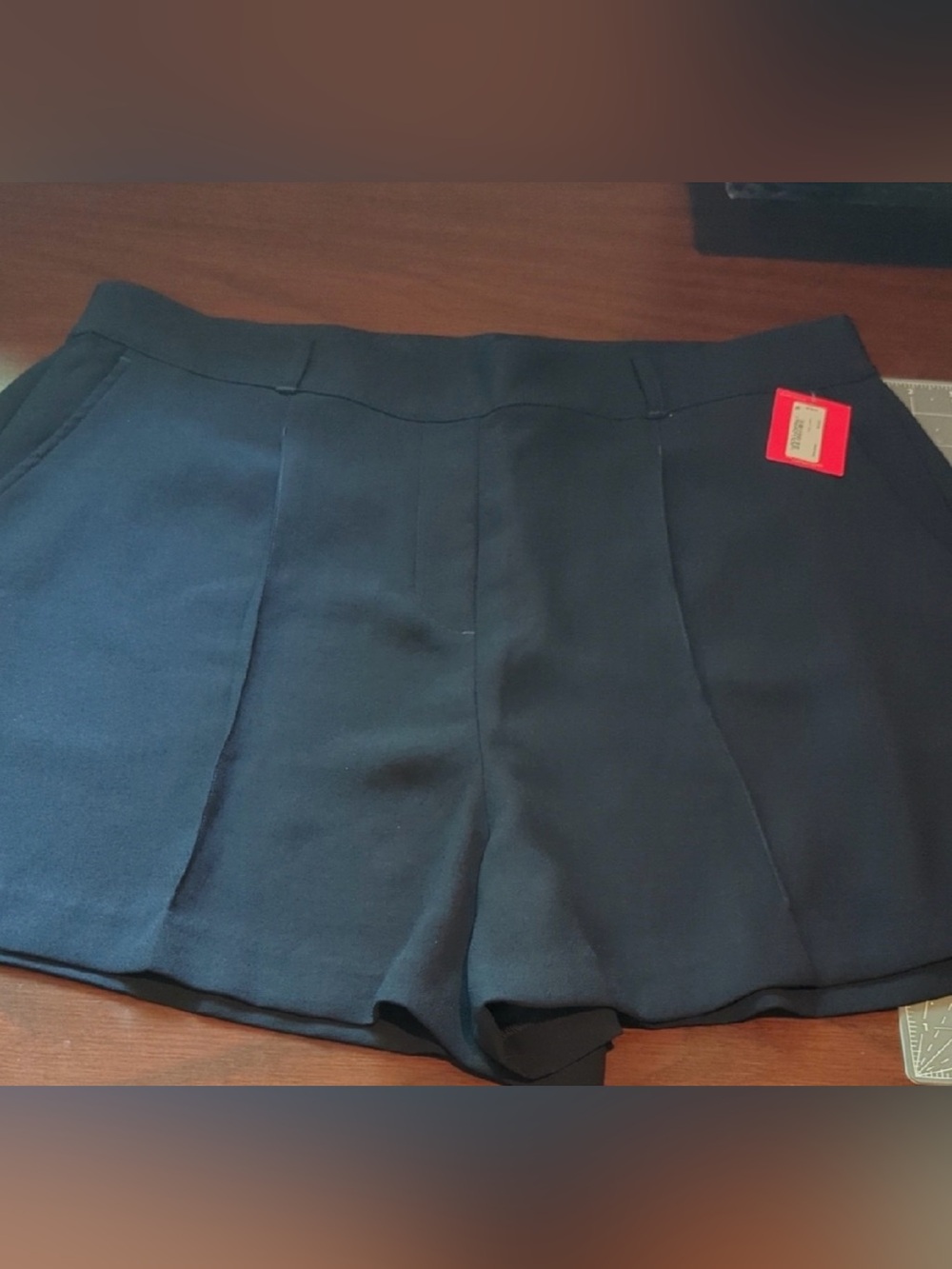 SPANX Care Free Crepe Trouser Short 6" length pleated pockets Classic Navy